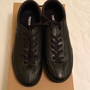 Black Tretorn shoes size 7